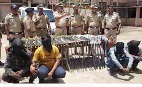 Mumbai-Agra Highway पर स्कॉर्पियो से हथियारों का जखीरा बरामद