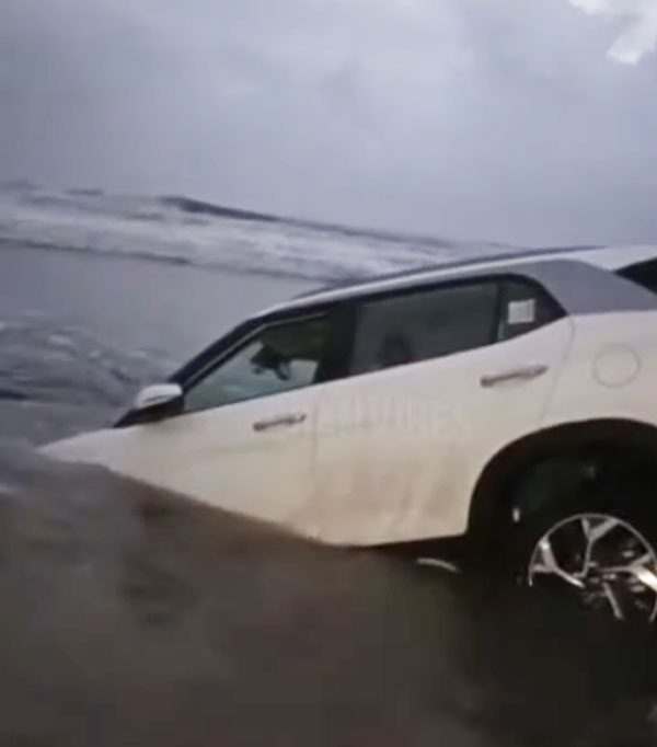 Goa के समुद्री तट पर चलाई गाड़ी तो दर्ज को हुई FIR