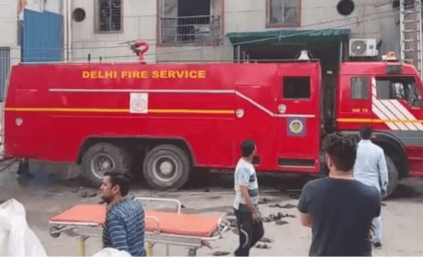 दिल्ली की फुटवियर factory में लगी आग, 2 की मौत